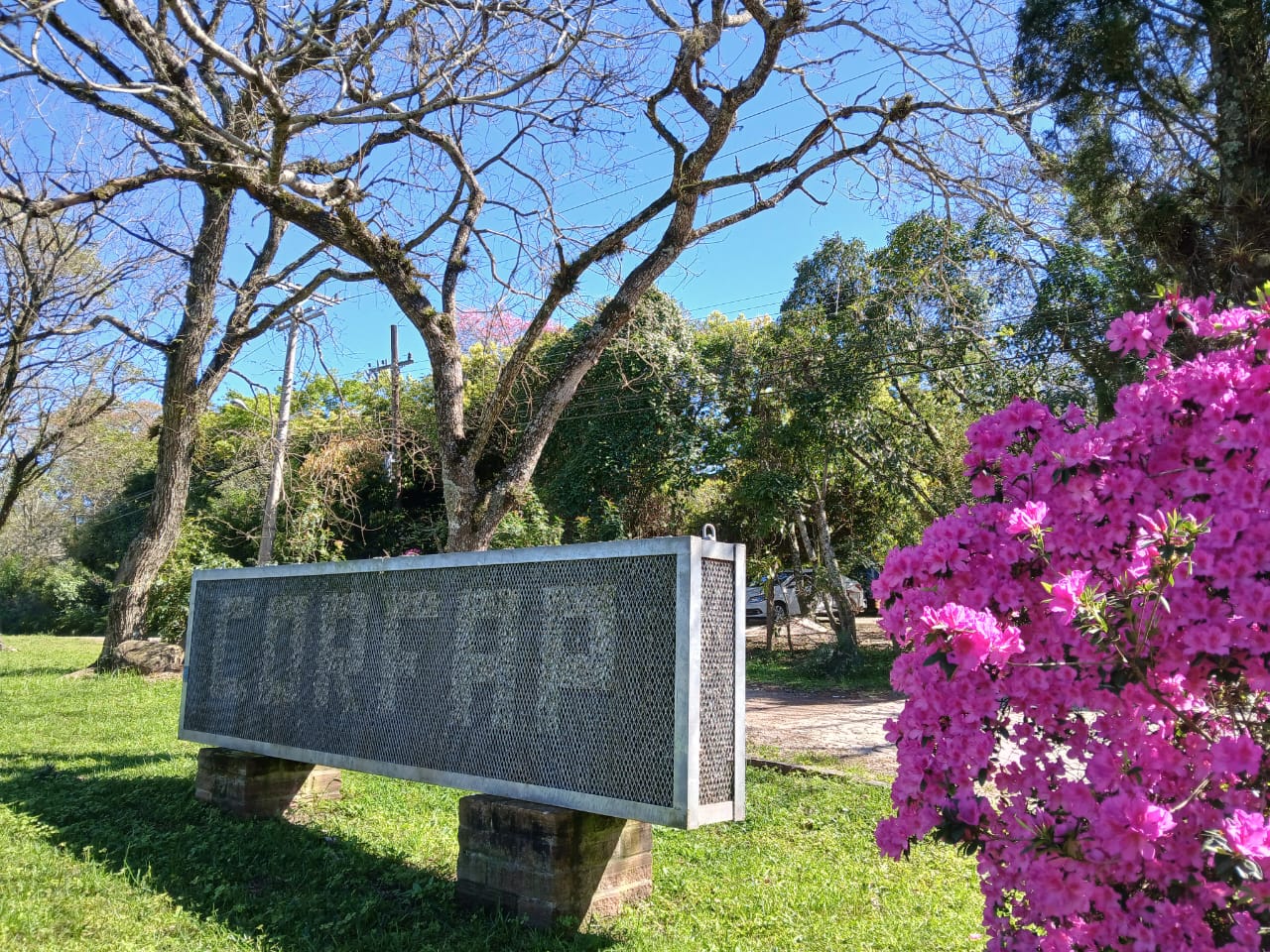 Paisagem e placa em um local especial
